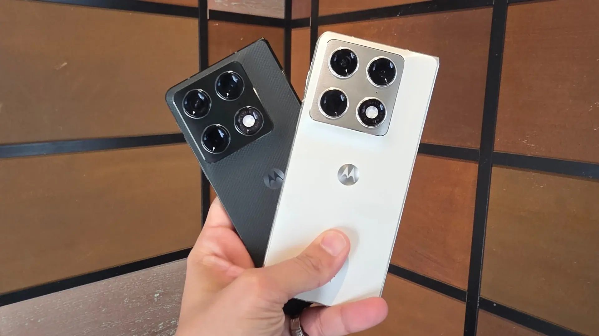 Lenovo moto razr Fold: AI Foldable Phone