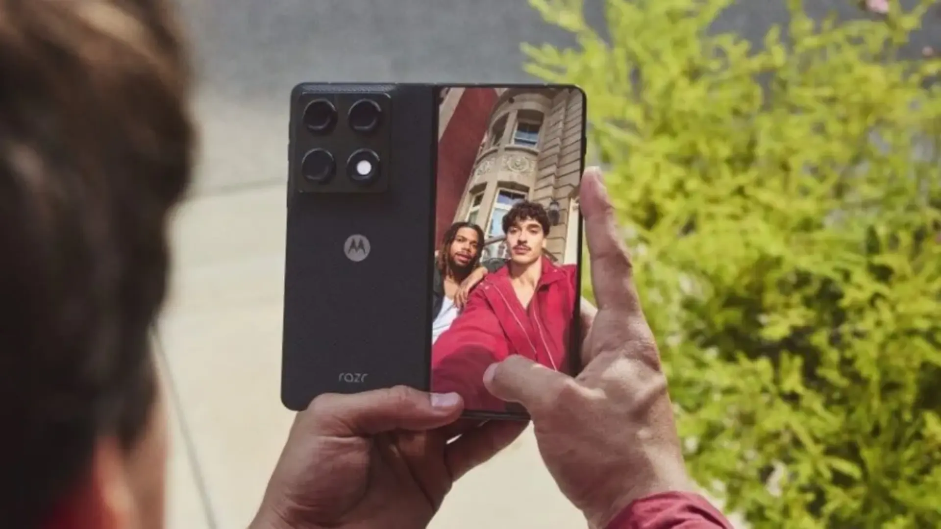 Lenovo moto razr Fold: AI Foldable Phone